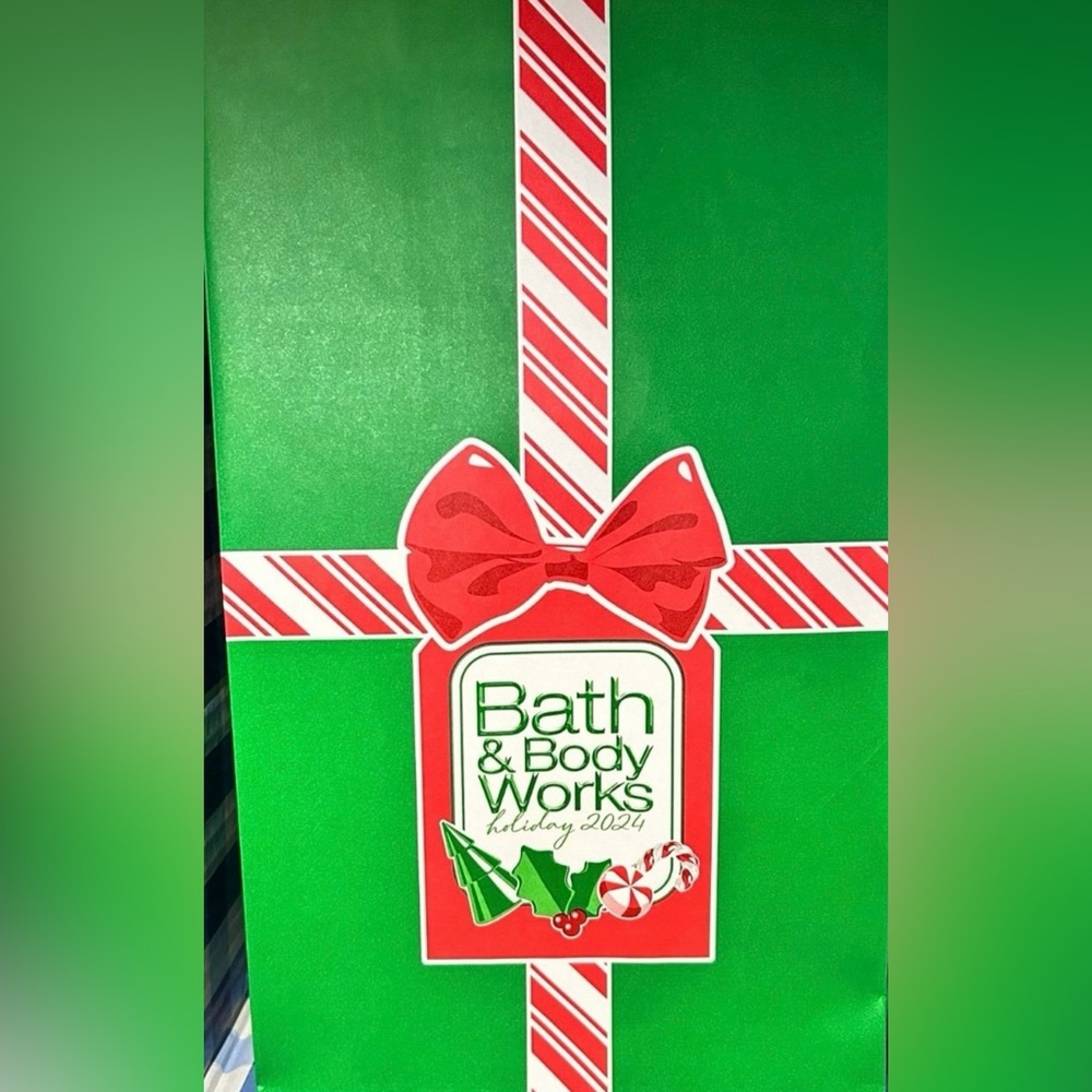 Bath & Body Works Bright Christmas Morning gift set - Picture 2 of 3